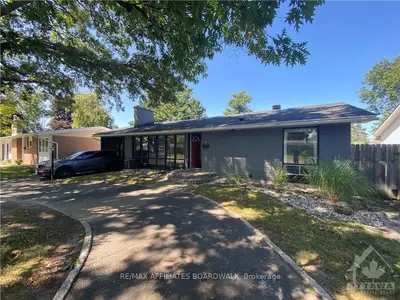 11 EDGEBROOK Road, Bells Corners and South to Fallowfield, ON K2H 6C2