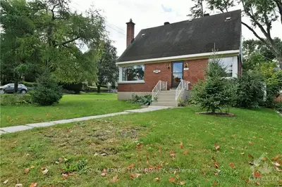 1332 ESSEX Street, Alta Vista and Area, ON K1H 7P2