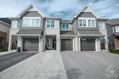 90 ERIC MALONEY Way, Blossom Park - Airport and Area, ON K1T 0R2