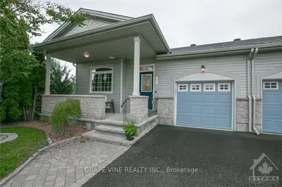 67 VILLAGE WALK, Manotick - Kars - Rideau Twp and Area, ON K4M 1L1