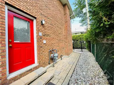 3132 SOUTHMORE Drive E B, Billings Bridge - Riverside Park and Area, ON K1V 6Z7