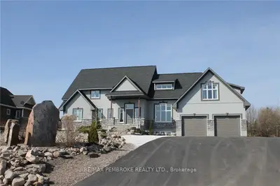 10 FAIRWAY Drive, Petawawa, ON K8A 8N2