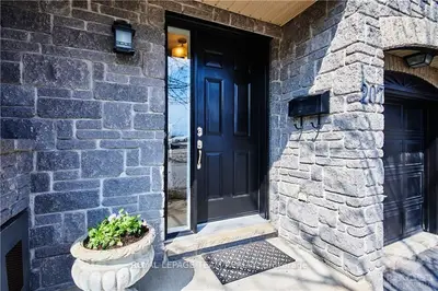207 ARCOLA, Overbrook - Castleheights and Area, ON K1K 4W9