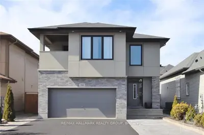 102 PALFREY Way, Kanata, ON K2V 0A6