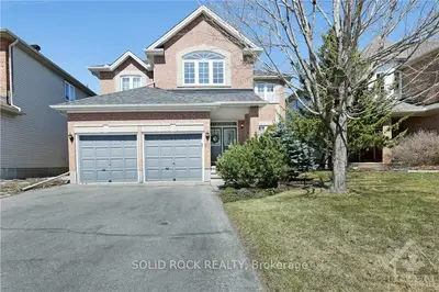 55 WHITESTONE Drive, Carlington - Central Park, ON K2C 4A7