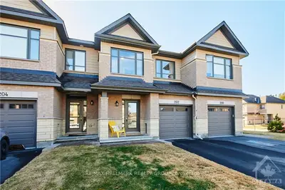 202 PURCHASE Crescent, Stittsville - Munster - Richmond, ON K2S 2L8