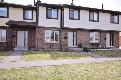 50 E MEDHURST Drive, Tanglewood - Grenfell Glen - Pineglen, ON K2H 4V2
