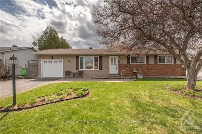 61 OWLSHEAD Road, Stittsville - Munster - Richmond, ON K0A 3P0