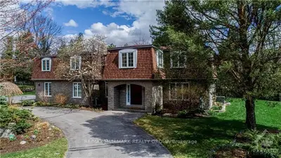 17 TAUNTON Place, Beacon Hill North - South and Area, ON K1J 7J7
