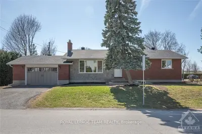 2 INDIAN Road, Meadowlands - Crestview and Area, ON K2G 1N4