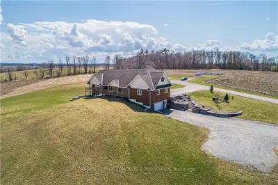 83 CORNERVIEW Road, Whitewater Region, ON K0J 1K0