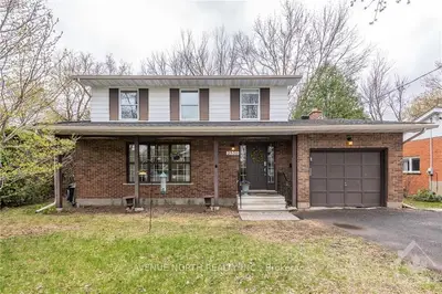 2530 Gravelle Crescent, Blackburn Hamlet, On K1s 4n8