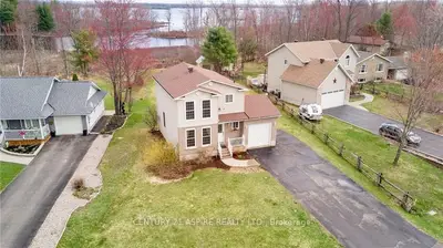 31 EARL Street, Petawawa, ON K8H 3M4