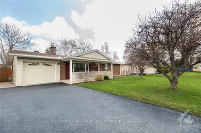 21 WHITBURN Crescent, Crystal Bay - Rocky Point - Bayshore, ON K2H 5K5