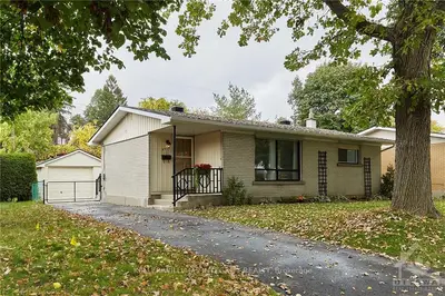 2577 IRIS Street, Parkway Park - Queensway Terrace S and Area, ON K2C 1E3