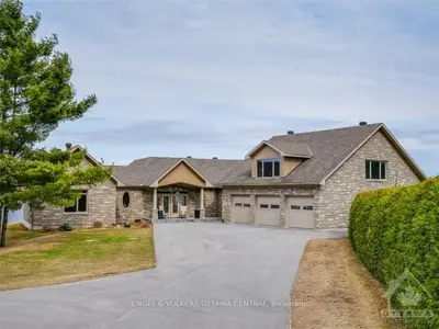 7 APPLEBY Street, McNab/Braeside, ON K0A 1G0
