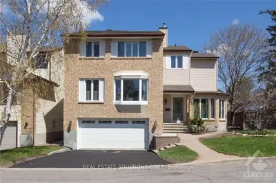 3 ARCHER Square, Hunt Club - Windsor Park Village and Area, ON K1V 9Y8
