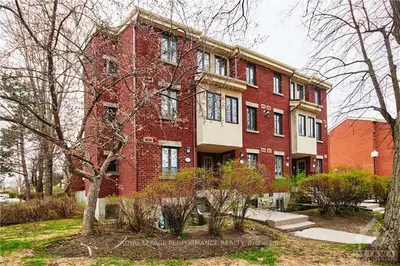 209 MART Circle, Manor Park - Cardinal Glen and Area, ON K1K 4K2