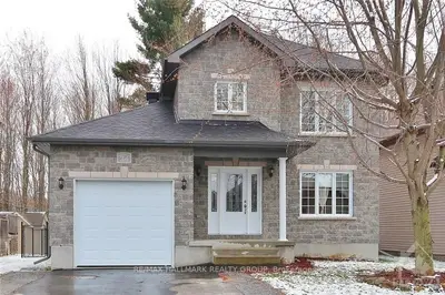 34 ST VIATEUR Crescent, The Nation, ON K0A 2M0