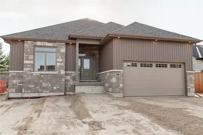 524 SYDENHAM Street, Pembroke, ON K8A 8K5