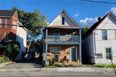 72 BARRETTE Street 2, Vanier and Kingsview Park, ON K1L 8A3