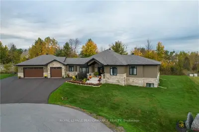 16 STRATFORD Boulevard, South Stormont, ON K0C 1P0
