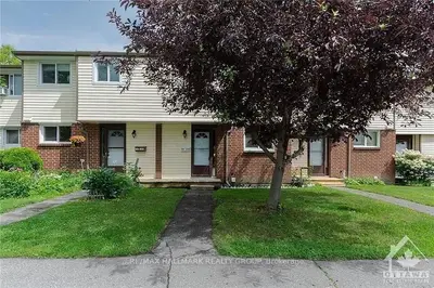 1389 PALMERSTON Drive 104, Cyrville - Carson Grove - Pineview, ON K1J 8N9