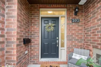 202 BADGELEY Avenue, Kanata, ON K2T 0A4
