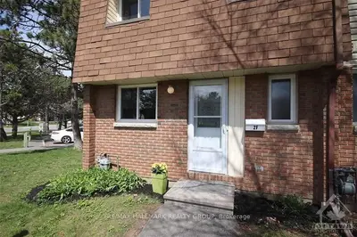 2F SEYTON Drive, Bells Corners and South to Fallowfield, ON K2H 8W3