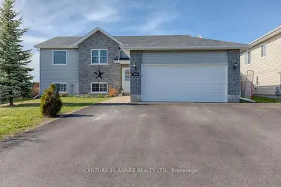 1036 RIVERSTONE Trail, Petawawa, ON K8H 0B3