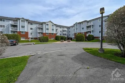 266 LORRY GREENBERG Drive 218, Hunt Club - South Keys and Area, ON K1T 3J9