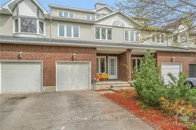 20 HUNTERS GLEN Crescent, Hunt Club - South Keys and Area, ON K1T 3P8