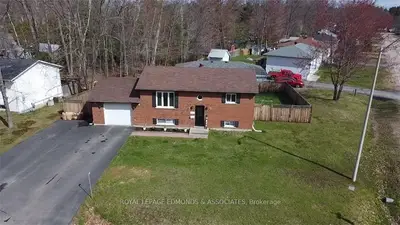 517 Abbie Lane, Petawawa, ON K8H 3P9