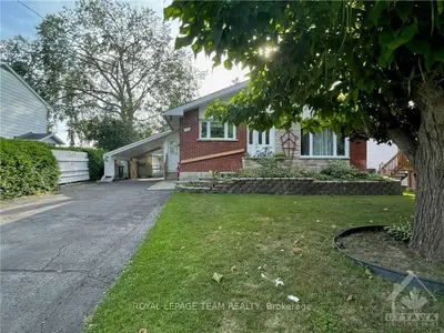 1392 AURELE Street A, Cyrville - Carson Grove - Pineview, ON K1B 3L3