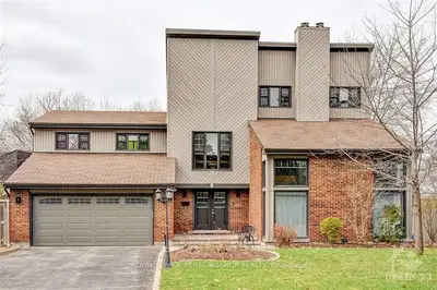 1 BOONE Crescent, Hunt Club - Windsor Park Village and Area, ON K1V 9M5