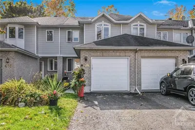 476 LAWLER Crescent, Orleans - Cumberland and Area, ON K1C 7J6