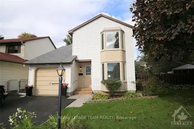 30 Turret Court, Kanata, ON K2L 2L1