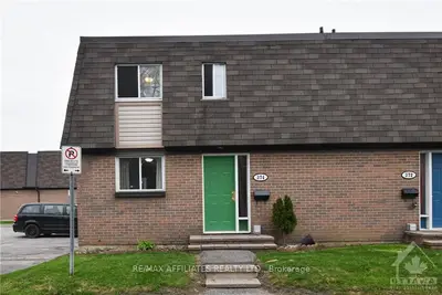374 Garden Glen, Meadowlands - Crestview And Area, On K2g 1e4