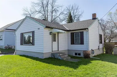 1122 PEMBROKE Street, Pembroke, ON K8A 5R5
