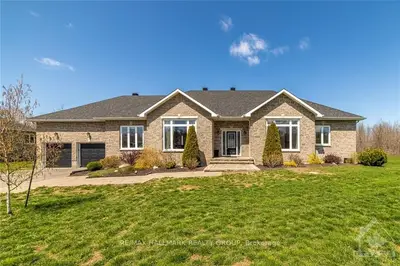 513 TULLAMORE Street, Blossom Park - Airport and Area, ON K1X 0A4