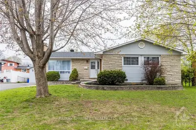 54 LARGO Crescent, Meadowlands - Crestview and Area, ON K2G 3C7