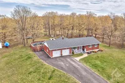 1092 ROSEDALE Road S, Montague, ON K7A 4S6
