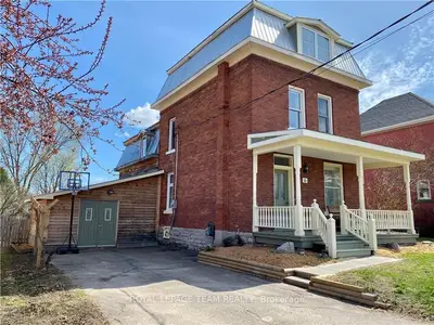 6 CRAWFORD Street, Whitewater Region, ON K0J 1K0