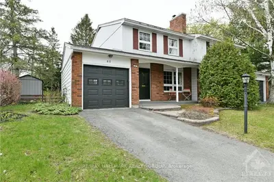 65 HOBART Crescent, South of Baseline to Knoxdale, ON K2H 5S3
