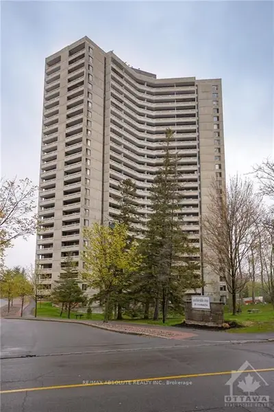 1081 AMBLESIDE Drive 1606, Woodroffe, ON K2B 8C8