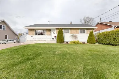 36 MARY Street, Petawawa, ON K8H 1R9