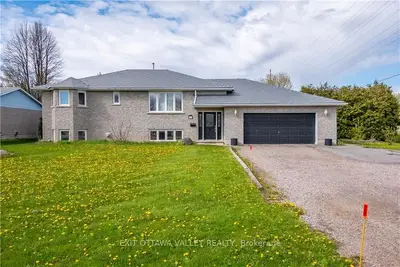 102 BESS Street, Laurentian Valley, ON K8B 1B5