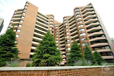 151 Bay Street 211, Ottawa Centre, On K1r 7t2