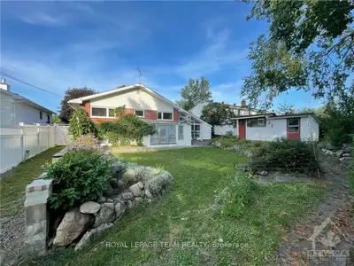 1392 AURELE Street B, Cyrville - Carson Grove - Pineview, ON K1B 3L3