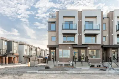 826 KINIW, Manor Park - Cardinal Glen and Area, ON K1K 5A3